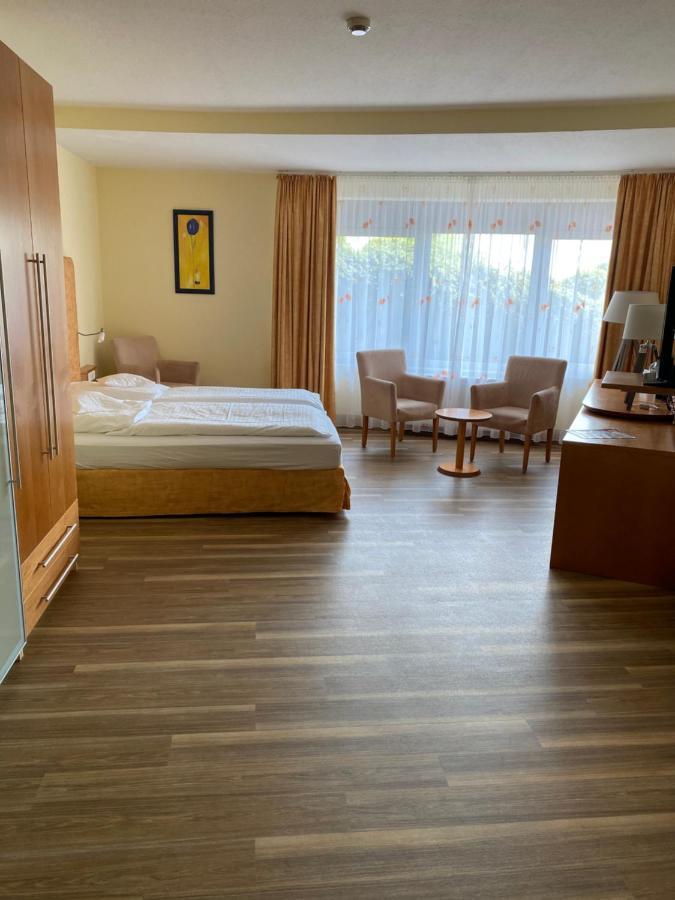 Nordseehotel Benser Hof Am Hafen Bensersiel Exteriör bild