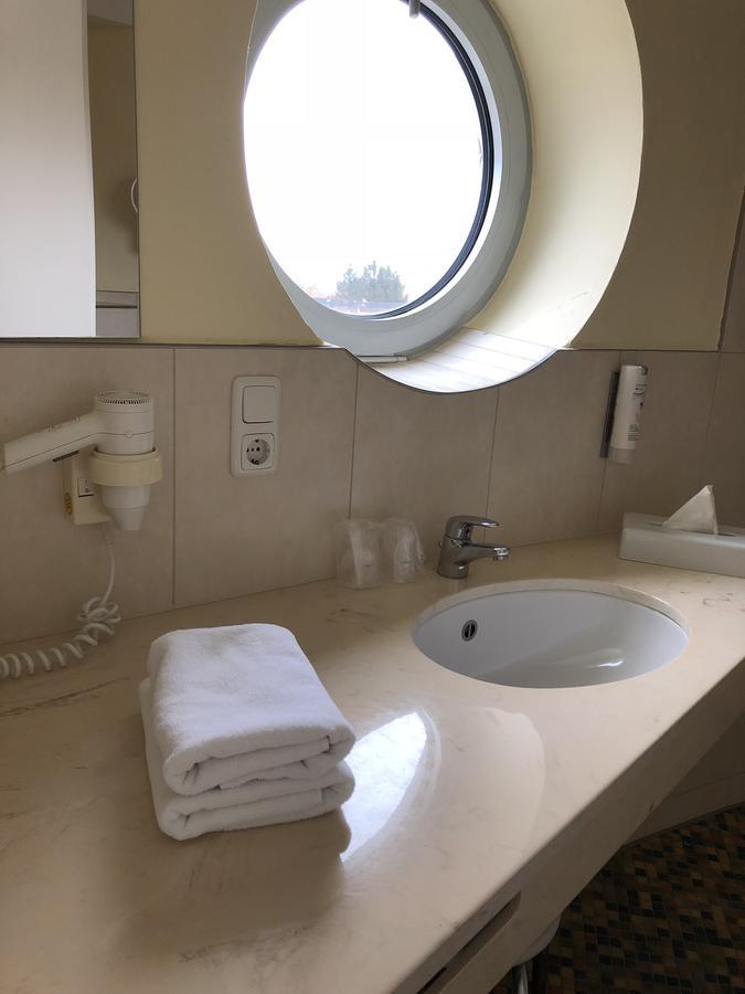 Nordseehotel Benser Hof Am Hafen Bensersiel Exteriör bild