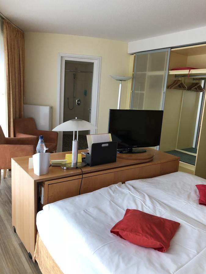 Nordseehotel Benser Hof Am Hafen Bensersiel Exteriör bild