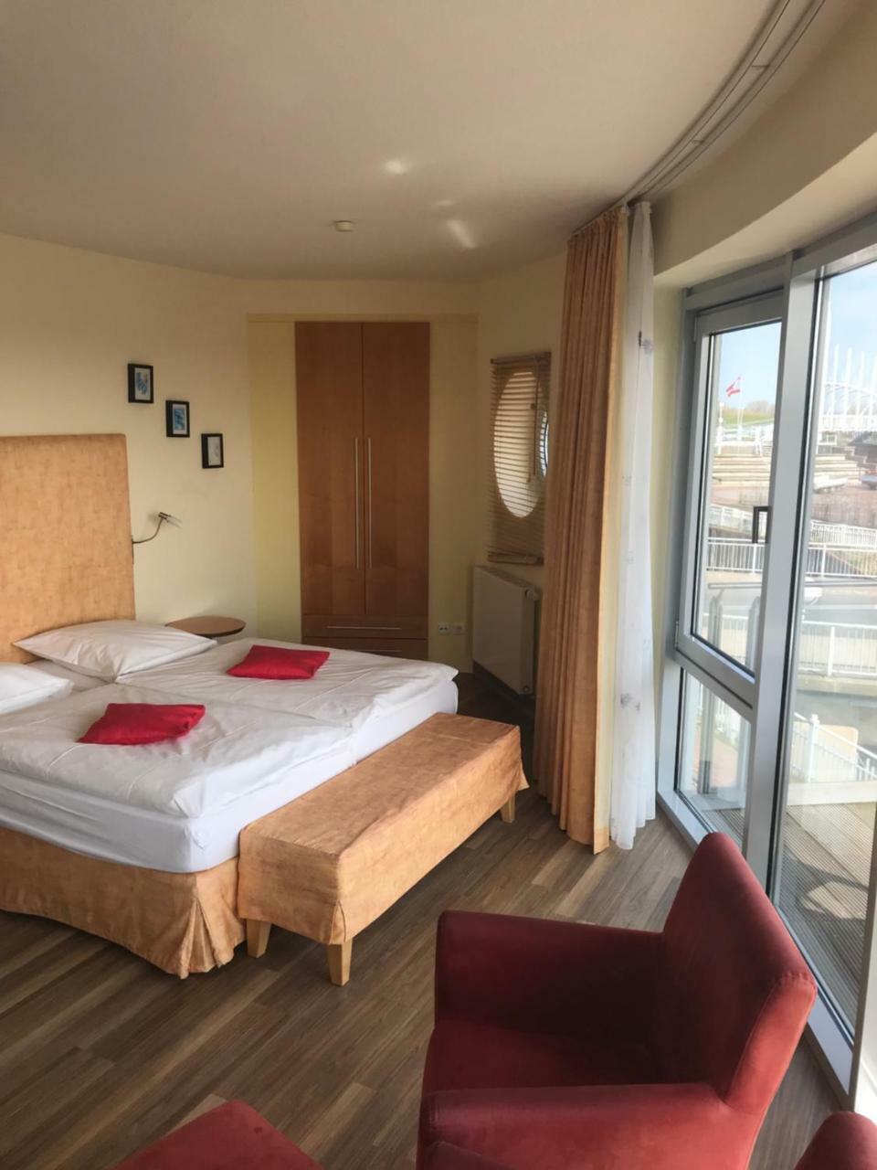 Nordseehotel Benser Hof Am Hafen Bensersiel Exteriör bild
