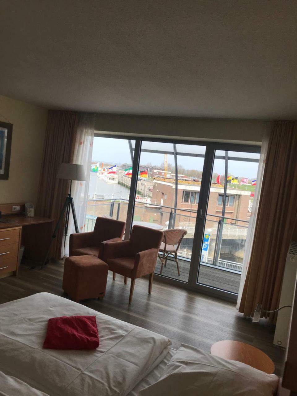 Nordseehotel Benser Hof Am Hafen Bensersiel Exteriör bild